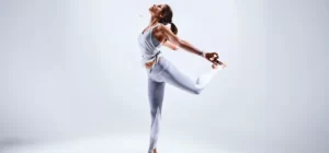 mujer flotando por una Apertura de espíritu
